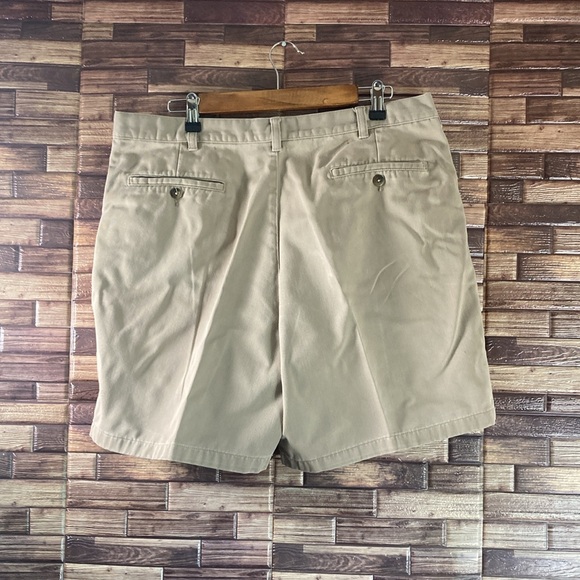 Vintage Mens Roundtree & Yorke Pleated Tan Shorts Pre Owned Size 38 - Picture 2 of 10